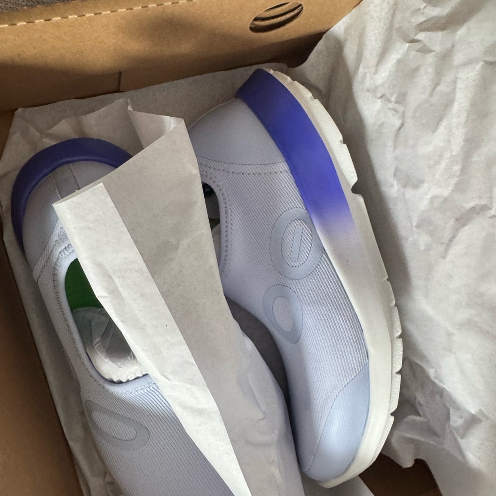 OOFOOS lavendar shoes